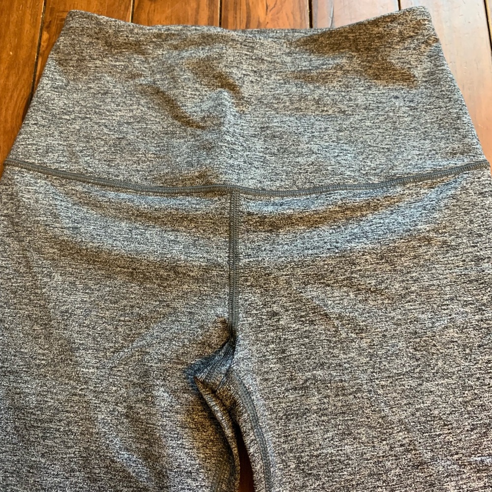 NWOT Victoria’s Secret VSX Crop Knockout Leggings